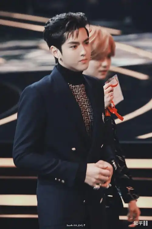吴亦凡为什么颜值崩了? - 知乎