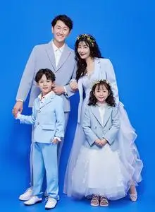 上海展会新款一家四口蓝色西装纱裙连衣裙亲子装正版艺术写真母女