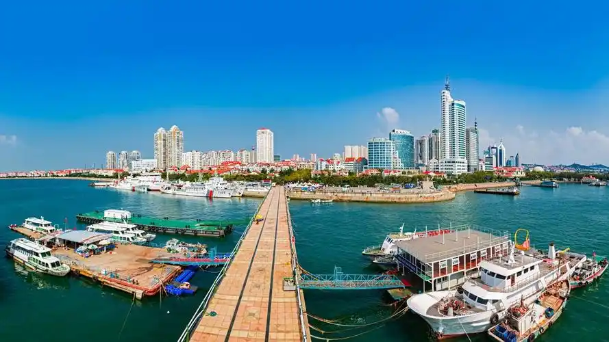 小创客创造了一款陆地和海洋两用的环保节能机器人