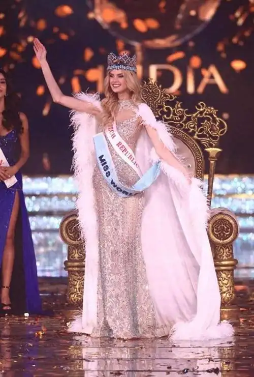 捷克模特加冕世界小姐在印度战胜111位美女1米8高傲