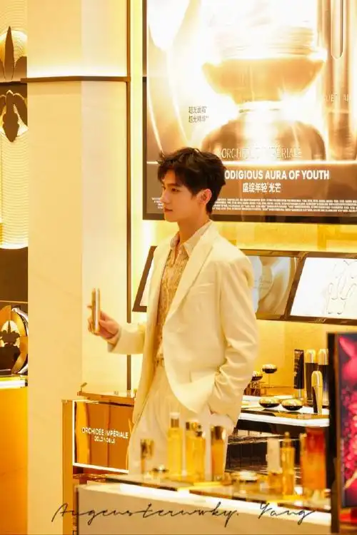 杨洋法国娇兰全球代言人