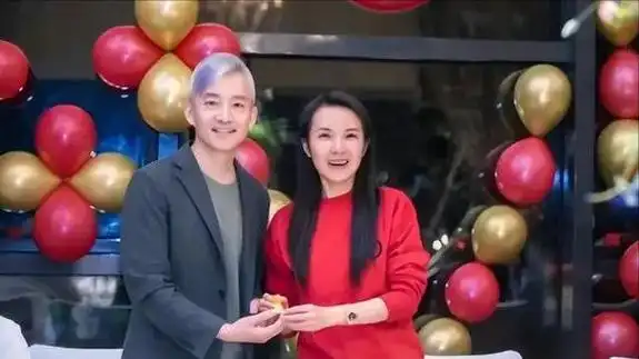 央视主持人管彤:这辈子最正确的决定,就是42岁还为普通丈夫生子|韩红