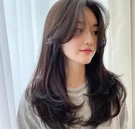 女士烫发中长发小卷,高级感满满的发型_发型造型_宝妈时尚生活网