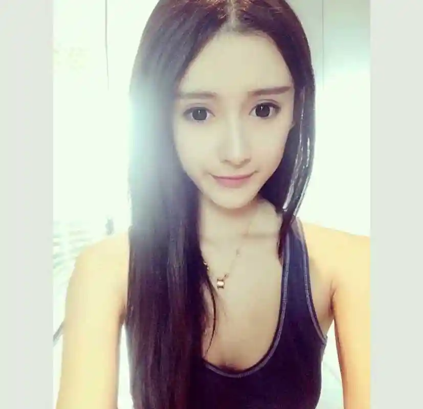 吴亦凡绯闻女友小g娜,现在某宝卖衣服,一天只出了卖掉15件