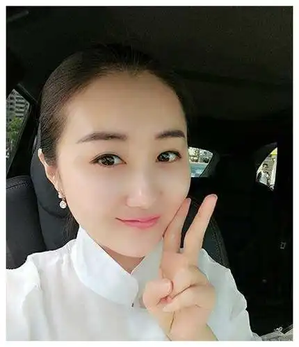 宋小宝妻子,身材高挑长相靓丽,龙凤胎儿女,遗传了妈妈的美貌