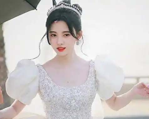 许佳琪和鞠婧祎的婚纱照,两种不同的风格,一样的养眼_造型_感觉_公主