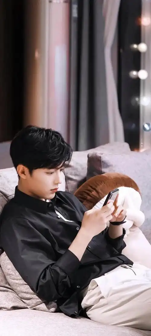 肖战一眼就惊艳的照片——肖战惊艳美图100张无水印横图-天晟网