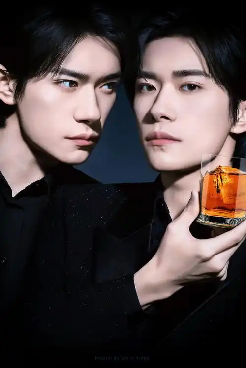 易烊千玺阿玛尼美妆全球品牌代言人