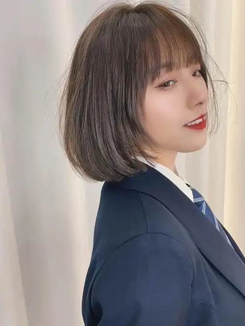 969696这款短发很适合圆脸小脸女生超a短发,干净有气质剪完整个