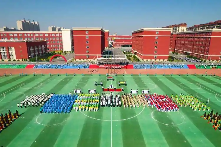 忻州现代双语学校小学部第四届校园体育文化节开幕