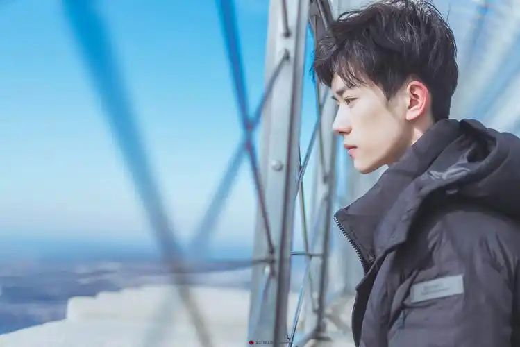 壁纸 易烊千玺 - 堆糖,美图壁纸兴趣社区