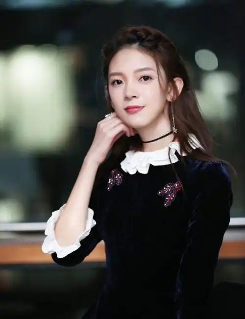 身高170硬生生穿出萝莉感,陈瑶做到了,娃娃脸超模范这身材我服