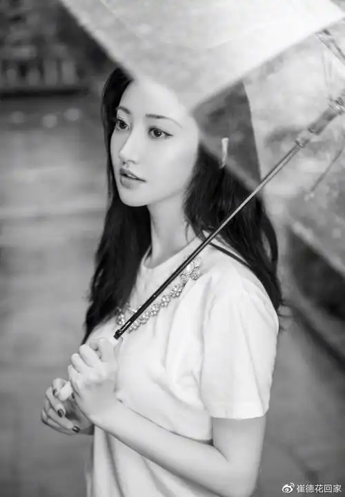 景甜上演"侧颜杀",温柔妩媚,国色天香,妥妥的女神范