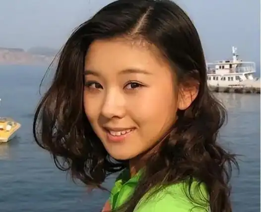 李小萌也没有放过这个难得的机会,她拼尽全力准备考试,顺利的考上了