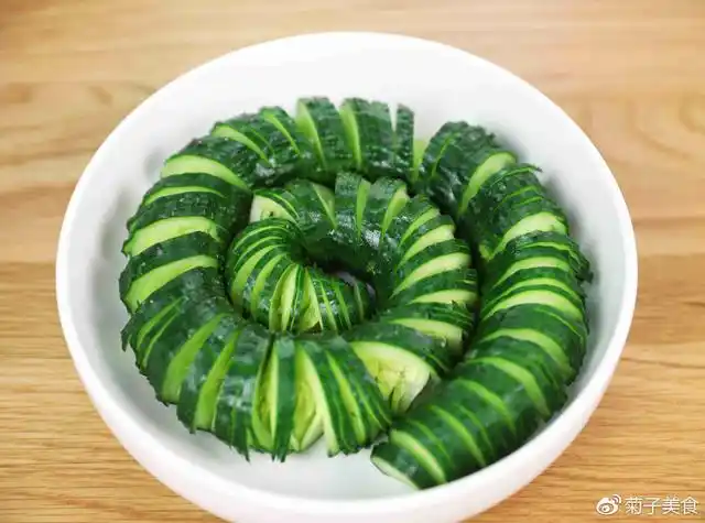 原创看黄瓜如何秒变小青蛇真正考验刀功的时候到了