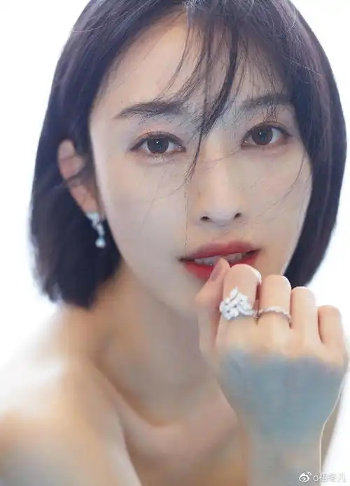 性感的张俪,三次荣登《男人装》