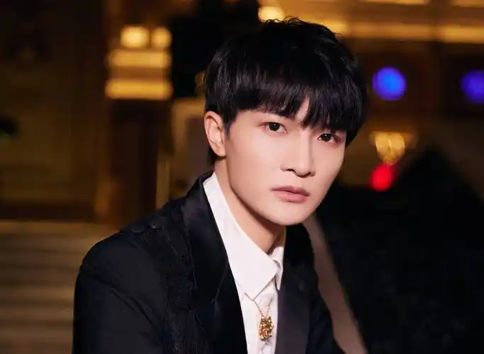 原创知名音乐人评价周深只会飙高音唱女生的歌缺乏男子气概