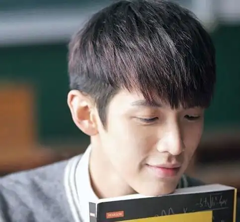 柯震东桃心刘海要剪碎吗,后面怎么剪,侧面怎么剪,最要附图.谢谢