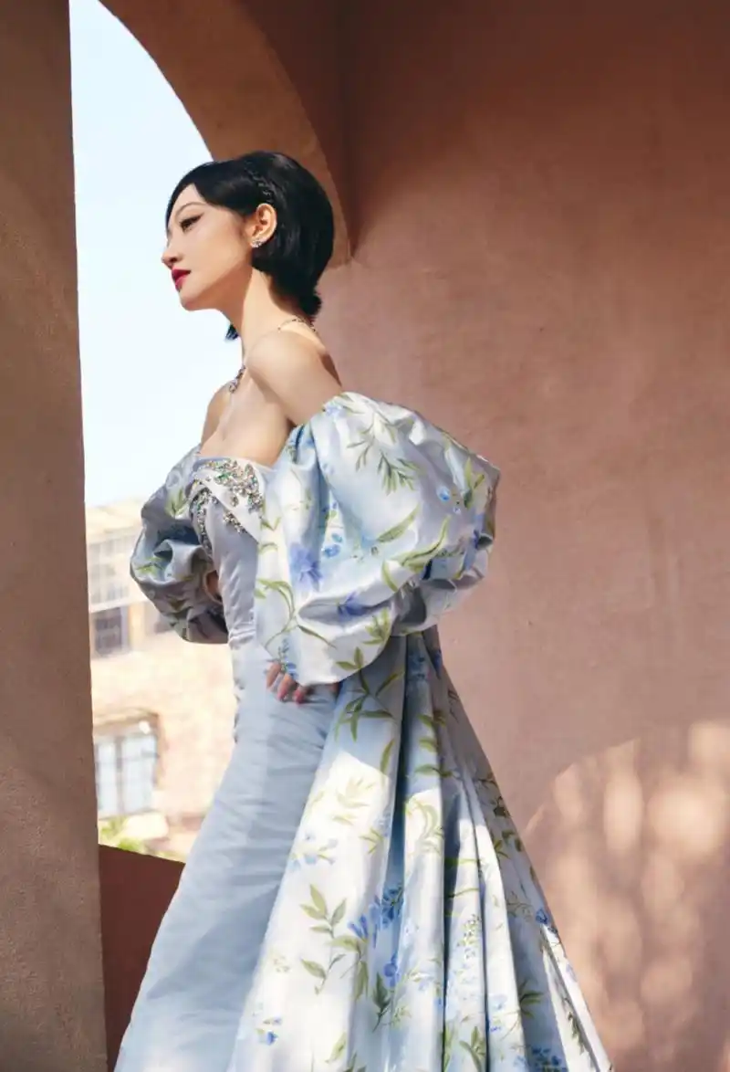 景甜抹胸长裙写真,优雅迷人魅力四射,性感女神无疑!