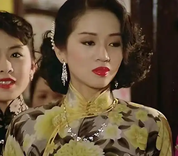 梅艳芳母亲百岁庆生,笑容背后藏无尽遗憾,孤独与财富交织的悲剧