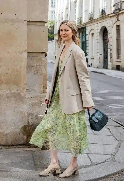 "西装 裙子"才是2021年春天最优雅的搭配,温柔好看又高级_颜色_款式