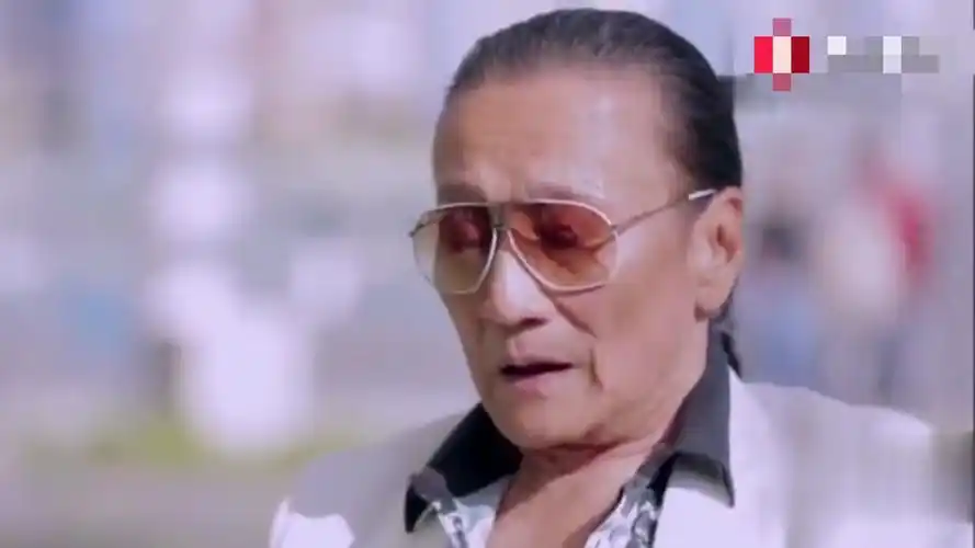 谢贤谈到两个孙子时情绪崩溃,忍不住落泪:我和谢霆锋很想他们