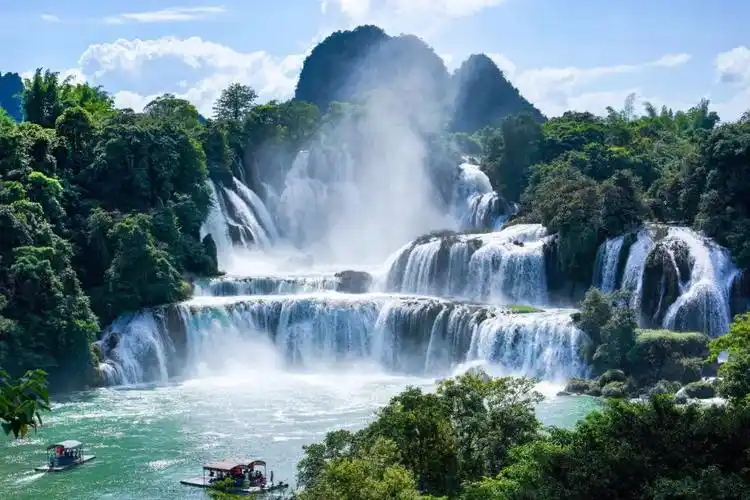 2022年广西文旅发展大会德天瀑布壮乡美景