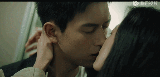 展开说    一,春色  李现周雨彤你们这哪里是新浪扫楼啊,这捧花照片