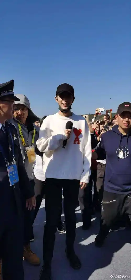 考古肖战:19.12.13 古田心连心慰问演出,图片103张_战战_话筒_笑容