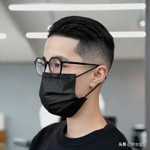 男士发型2022最新图片短发男生两边推短发型干净帅气2022就剪这三款