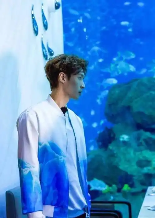 张艺兴简直是萌宠类男神!