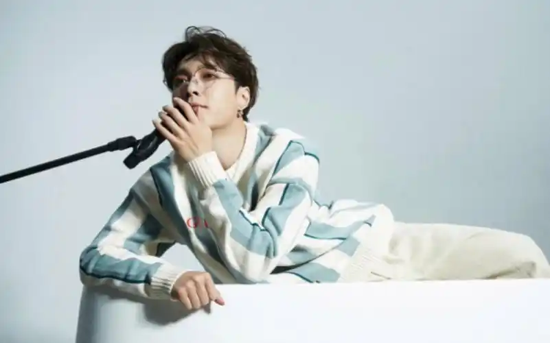 【张艺兴】191114时尚芭莎慈善专刊电子刊拍摄花絮 快问快答等