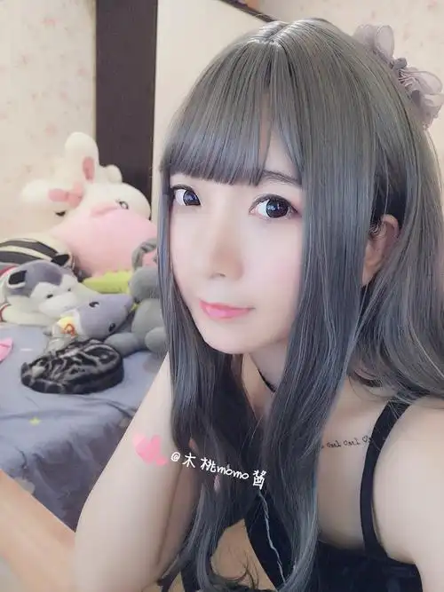 我在前面直播它在后面睡,羡慕啊……_木桃momo酱的鱼吧_斗鱼鱼吧