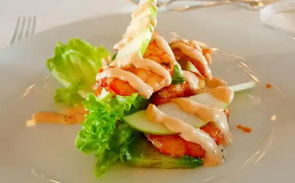 jumbo shrimp cocktail, avocado & green apple做法:虾若干条,去皮