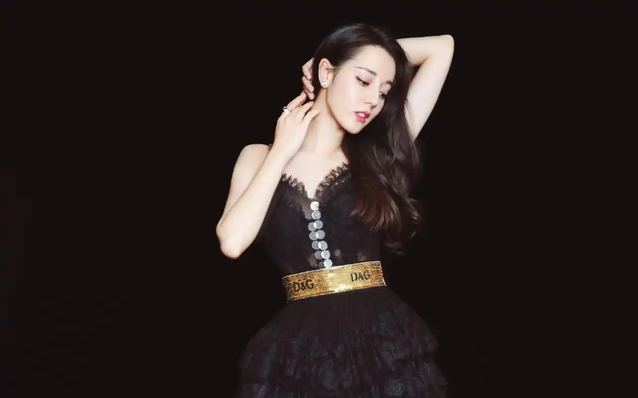 迪丽热巴性感蕾丝纱裙性感写真高清壁纸