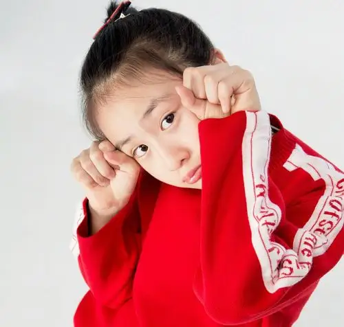 田亮晒女儿写真森碟各种卖萌超可爱越来越像叶一茜