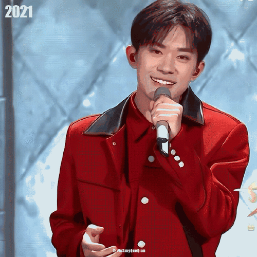 易烊千玺参加文艺志愿者晚会##天猫出手即好牌