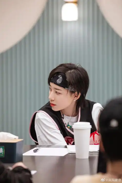 乘风破浪#【#乘风破浪帧好看#】"最强辅助"上线"团宠"@李斯丹妮又