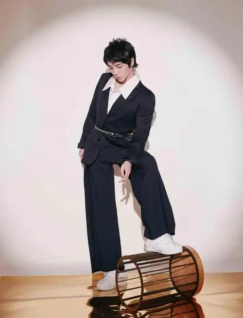 华晨宇酷帅写真