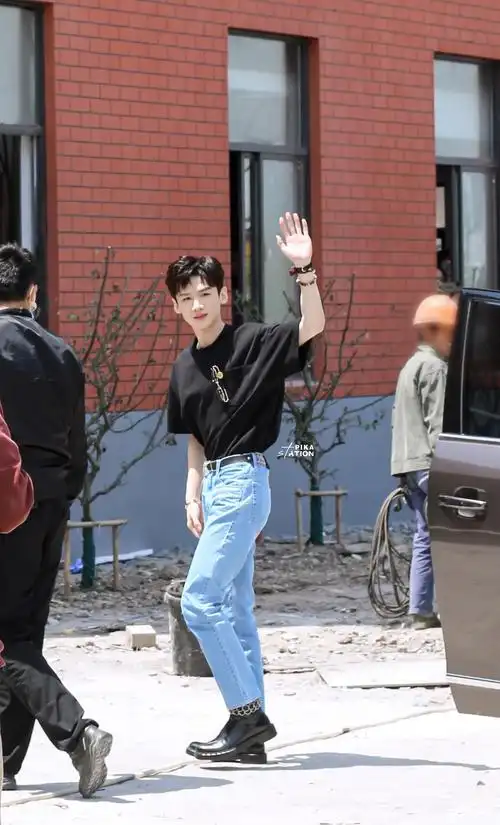 白敬亭的腰谁不说一句好绝!