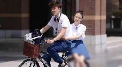 说起乔任梁和徐璐,早在2014年二人曾参加综艺节目《我们相爱吧》,此档