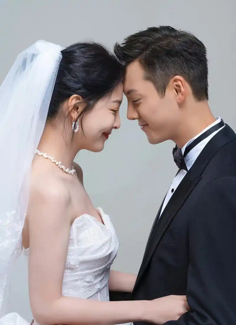 陈伟霆章若楠这组婚纱照真实到如果他两真结婚都可以直接用的程度哈哈