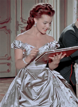 重温茜茜公主里的50套绝美裙子别只看主角的蓬蓬裙了