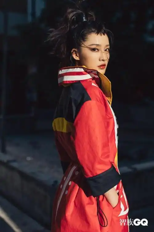 女明星八字刘海高马尾图片