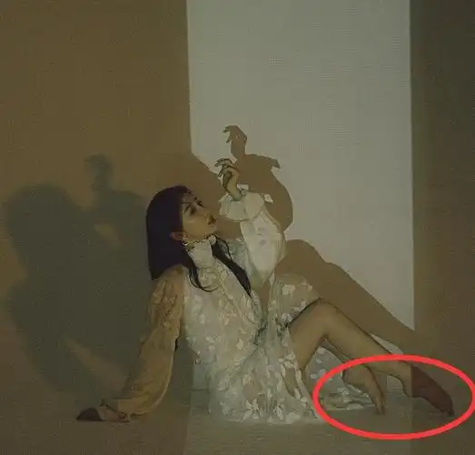 虞书欣的芭蕾脚,绷直脚背不算啥,脚尖点地那一刻才知她天赋异禀