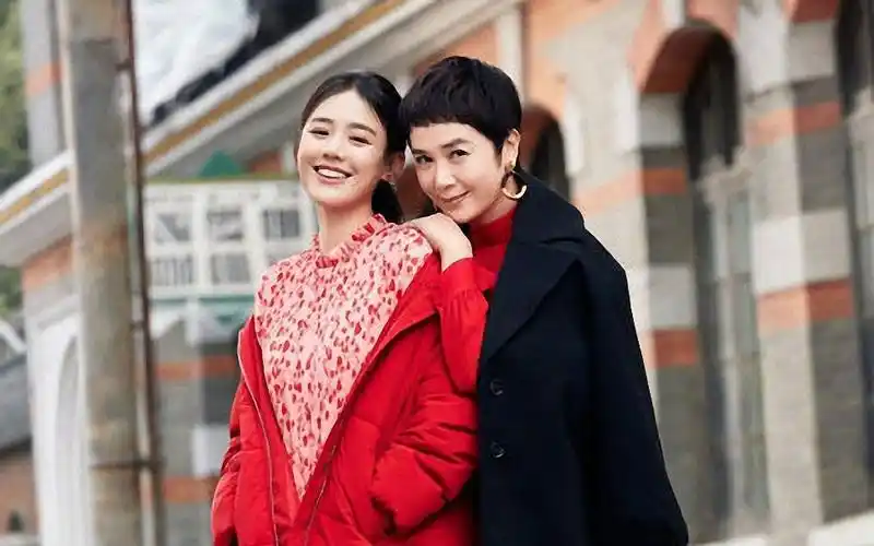 马思纯晒与小姨蒋雯丽同框大片被赞似姐妹