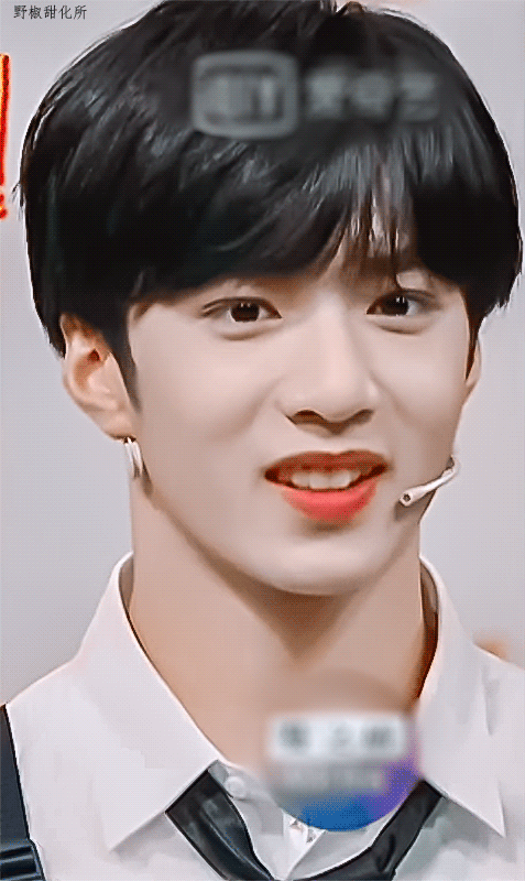 大家快来看看楼里刘耀文的卧蚕是什么水平