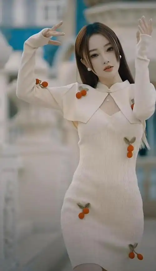 40岁李小璐近照认不出!眼睛大如葡萄似真人芭比,五官全变疑整容!