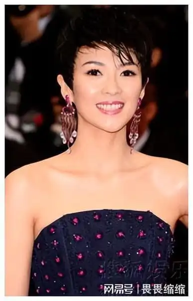 吴君如被外国媒体,误认成章子怡?大赞其短发造型很优雅