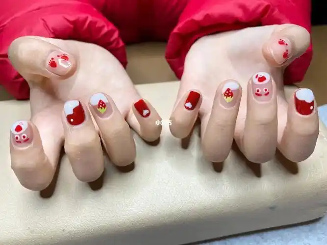 小朋友也要做的草莓熊美甲
